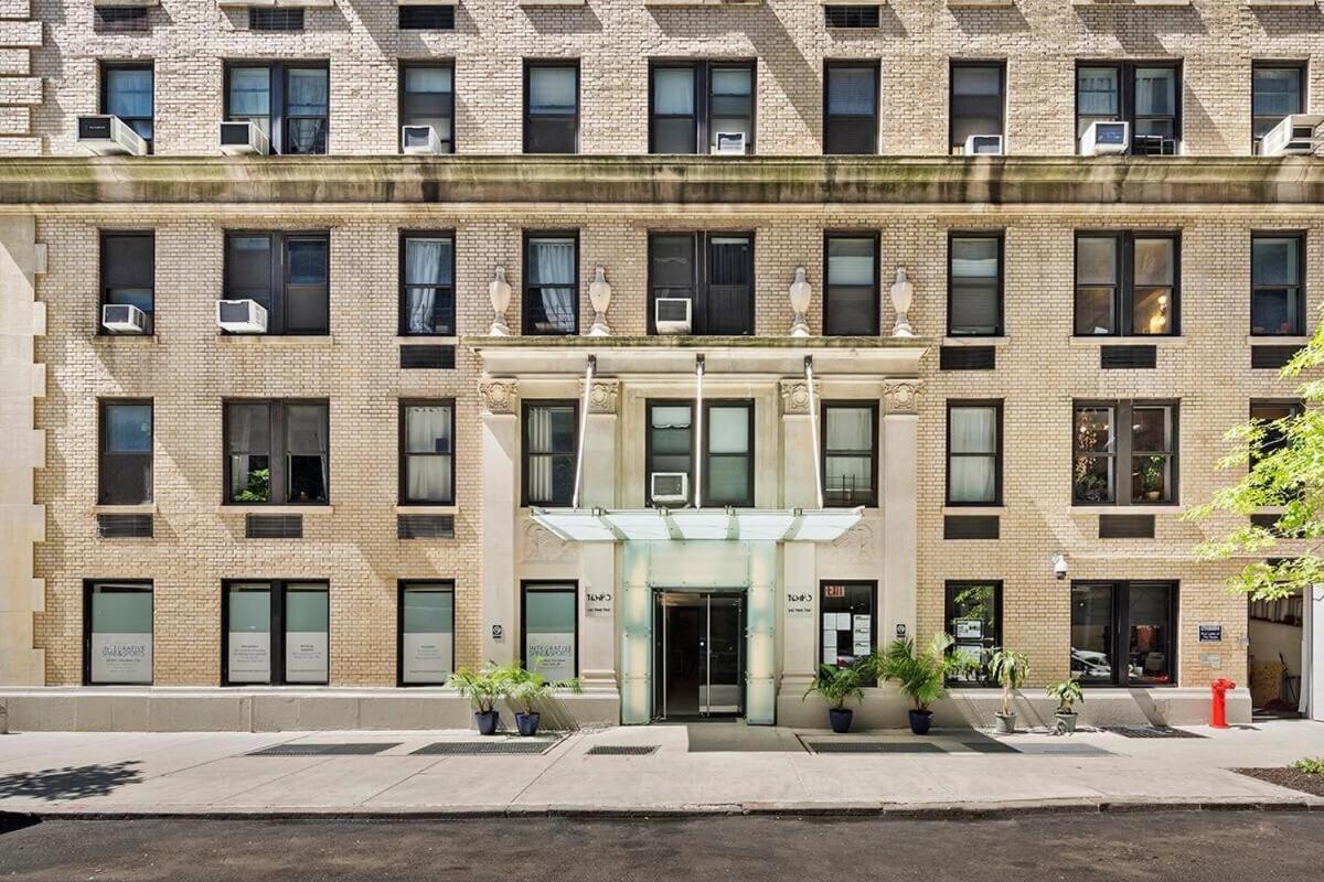 73-1204 New Uws Doorman Gym Apartment *